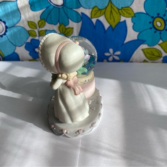 Vintage Enesco Precious Moments February glitter water globe figurine - Picture 3 of 6